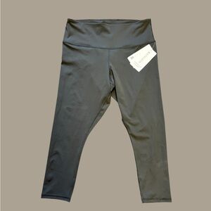NWT Athleta Elatoin Train 7/8 Tight Black Capri Leggings